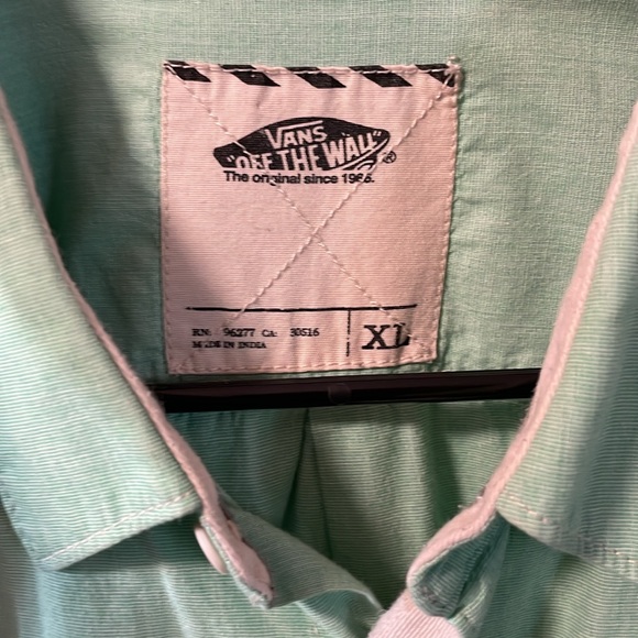 VANS MEN’S BUTTON UP ☀️ - Picture 3 of 8